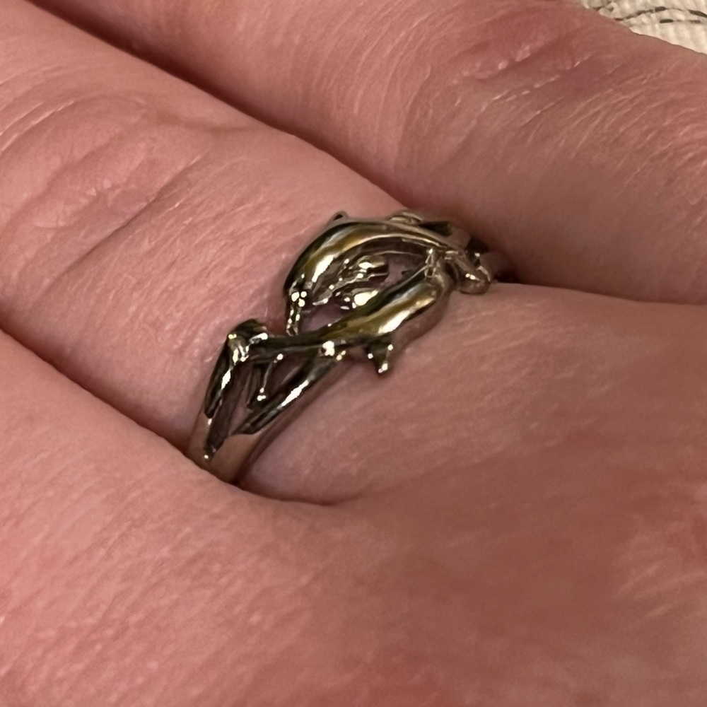SILVER COLORED DOLPHIN RING. - Picture 3 of 8